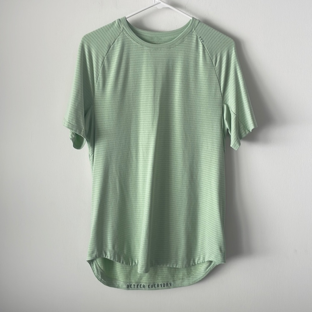 Men’s Lululemon Top Size Medium